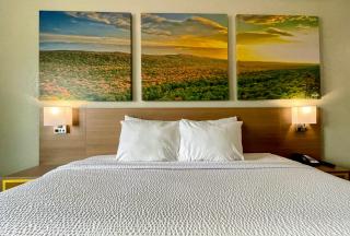 Days Inn by Wyndham Columbus IN - Columbus - 2