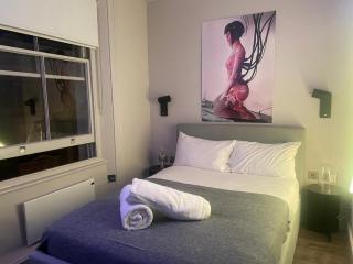 NEW LUXURY CYBERPUNK 1Bed Studio Serviced Apartment Notting Hill London Free WIFI & NETFLIX Central Location Perfect for Solo & Coupled Guests - 7