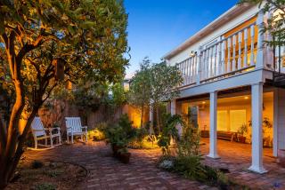 Minimalistic 1885 Queen Anne Cottage 2B-2B Upper Level Flat in Alameda - 9