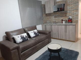 The Cottage II - Grahamstown - 8
