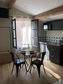 ARLES: Studio de la place - Arles - 2