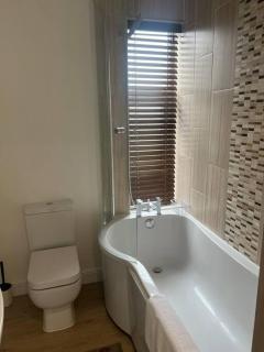 Comfortably furnished 2 bedroom home in Bolton - 6