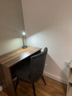 Comfortably furnished 2 bedroom home in Bolton - Bolton - 2