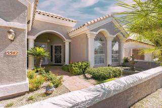 Private Tuscany Oasis with Pool - Perfect for families, couples or business travelers home - Phoenix - 0