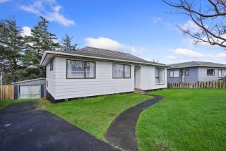 Family 3BR Home with Netflix and Fully Fenced Yard - Auckland - 6