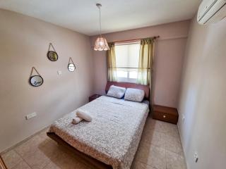 Dock Holiday Apartment - Larnaca - 8