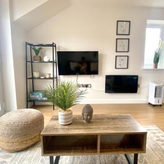 Modern 2 Bed Apartment/Free Parking/Near City/Self-Check In - 2