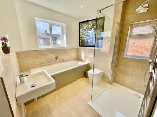 Central Townhouse with free off road parking and garden - York - 2