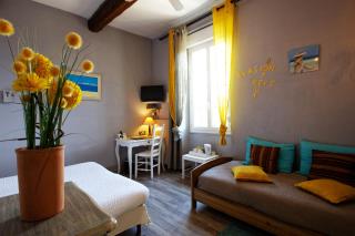 Logis Auberge De Tavel - Tavel - 1