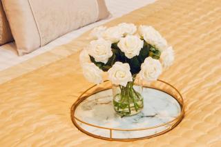 King Deluxe City Apt Large Balcony& Free Parking! - 1