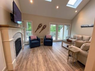 R7 Ski-in Ski-out Bretton Woods Townhome on 2-mile home trail Mt Washington views - 6