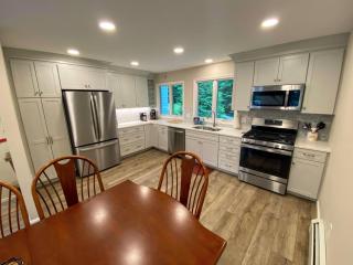 R7 Ski-in Ski-out Bretton Woods Townhome on 2-mile home trail Mt Washington views - 4