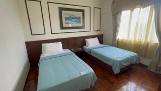 Condo D 'Savoy 3 Room - 6