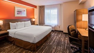 Charlevoix Inn & Suites SureStay Collection by Best Western - Charlevoix - 1
