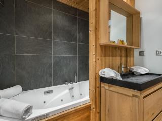Appartement familial rénové à Val d'Isère, 120m², 4 chambres, proche des pistes, parking inclus - FR-1-567-29 - 2
