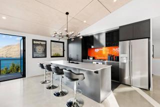 Lake and Mountain View 2 Bedroom House - Queenstown - 5