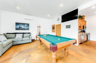 Edna's Corner Game Room - Garibaldi - 8