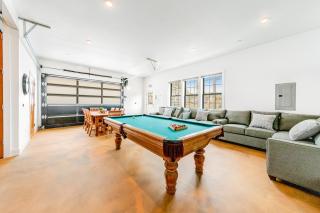Edna's Corner Game Room - Garibaldi - 5