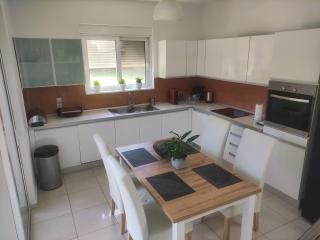 Sunnyside Villa 2King BR Free Parking Near Beach - Koskinou - 1
