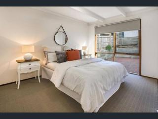 Modern Beach House -Large Entertainers Deck ,Wineries, Hot Springs and Golf - 5