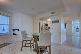 Barefoot Bungalow - Daytona Beach Shores - 4