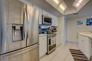 Barefoot Bungalow - Daytona Beach Shores - 1