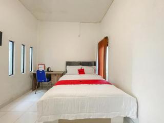 RedDoorz Syariah near Siloam Hospital Mataram - Mataram - 9