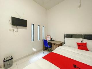 RedDoorz Syariah near Siloam Hospital Mataram - Mataram - 6
