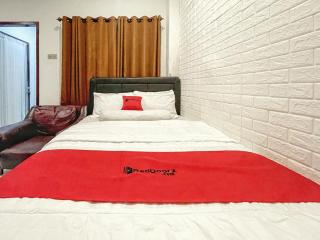 RedDoorz Syariah near Siloam Hospital Mataram - Mataram - 0