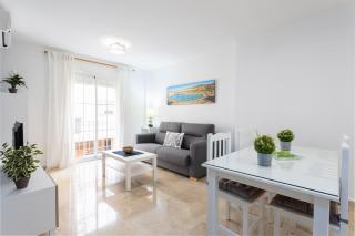 Holidays2Malaga Capuchinos French balconies, private parking, WiFi & Air con - 7