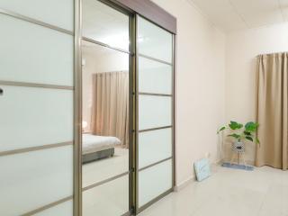 Airport Garden Stay #corner hoise 5 rooms #free wifi #parking #tv chanel - 2