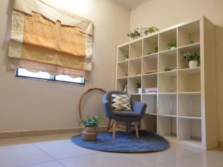 Airport Garden Stay #corner hoise 5 rooms #free wifi #parking #tv chanel - Shah Alam - 1