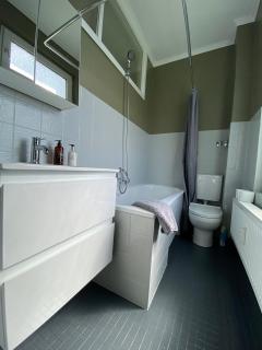 Zentraler Altbaucharme mit Blick über die Stadt - 6