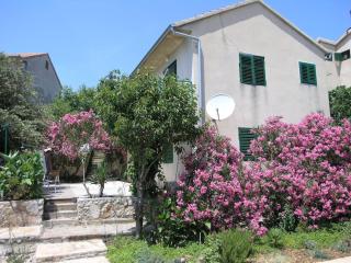 Beachfront House with garden and two terraces - Tisno - 9