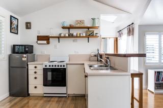 Kowhai Cottage & Studio - Raglan - 2