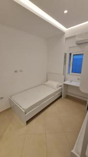 Sea and City view Apartment - Sarandë - 7