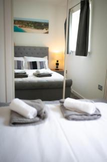 Seaview, Luxury apartment, 2 min walk to Porth Beach - 7