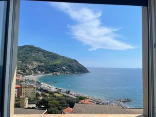 Ocean View Flat with WI-FI, AC and Elevator to Town - Levanto - 0