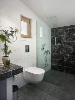 Grapevines Hotel - 1