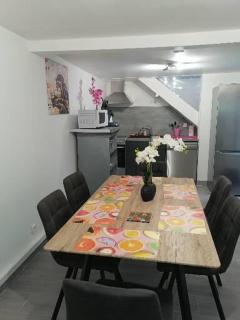 Maison villers sur mer 4 ou 6 PERSONNES, 2 CHAMBRES, PARKING GRATUIT, entre Deauville et Houlgate, RESERVATION UNIQUEMENT du samedi au samedi 7 nuits minimum CHEQUE de CAUTION DEMANDÉ, menage NON INCLUS, PETIT CHIEN ACCEPTÉ SAUF DANS LES CHAMBRES - Villers-sur-Mer - 2