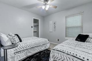 Pool & Spa! Whimsical Heart of The Woodlands - 2