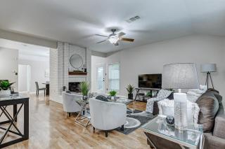 Pool & Spa! Whimsical Heart of The Woodlands - Spring - 6