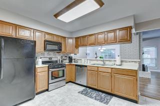 Pool & Spa! Whimsical Heart of The Woodlands - 7