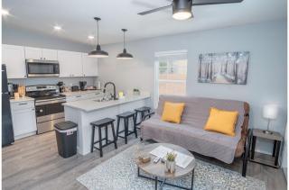 Cozy and Lovely 2BR 1BA Apt#B Near Lively Downtown - San Antonio - 7