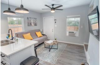 Cozy and Lovely 2BR 1BA Apt#B Near Lively Downtown - San Antonio - 6