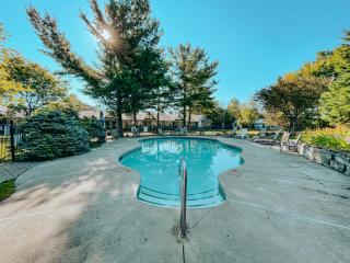 Super 8 by Wyndham Gananoque - Country Squire Resort - Gananoque - 1