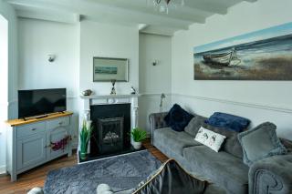 Wavecrest Cottage with Hot Tub Garden Sleeps 8 - Flamborough - 1