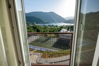 Bright Modern Holiday Home With Postcard Lake View - Plužine - 9