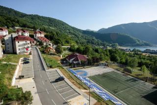 Bright Modern Holiday Home With Postcard Lake View - Plužine - 3