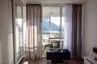 Bright Modern Holiday Home With Postcard Lake View - Plužine - 2